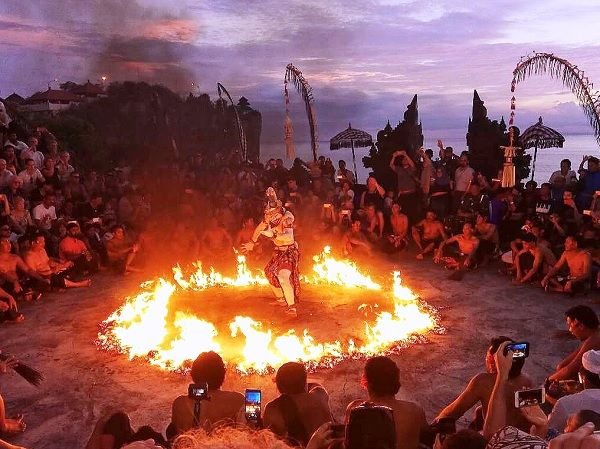 tari kecak